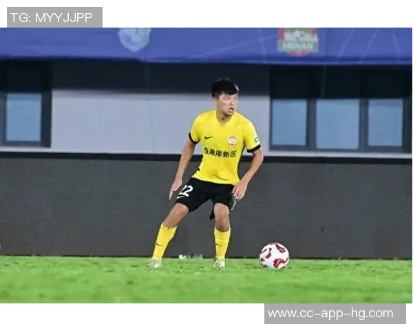 足球报：杨希转会谈判复杂海港专人赴西班牙积极沟通协调